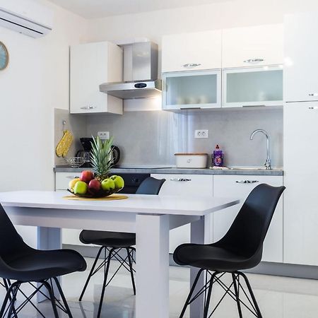 Petra Modern Apartment With Free Parking And Bbq Zadar Bagian luar foto