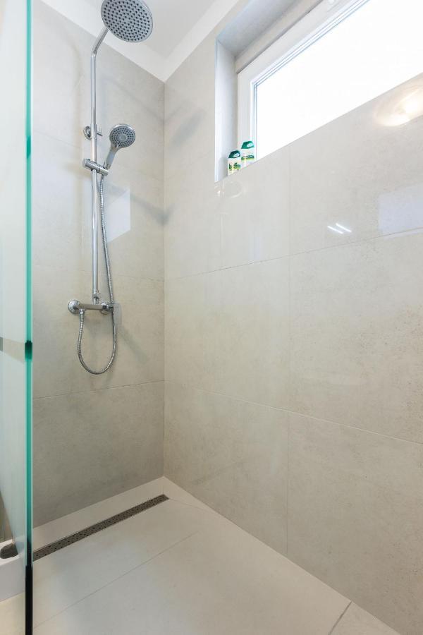 Petra Modern Apartment With Free Parking And Bbq Zadar Bagian luar foto