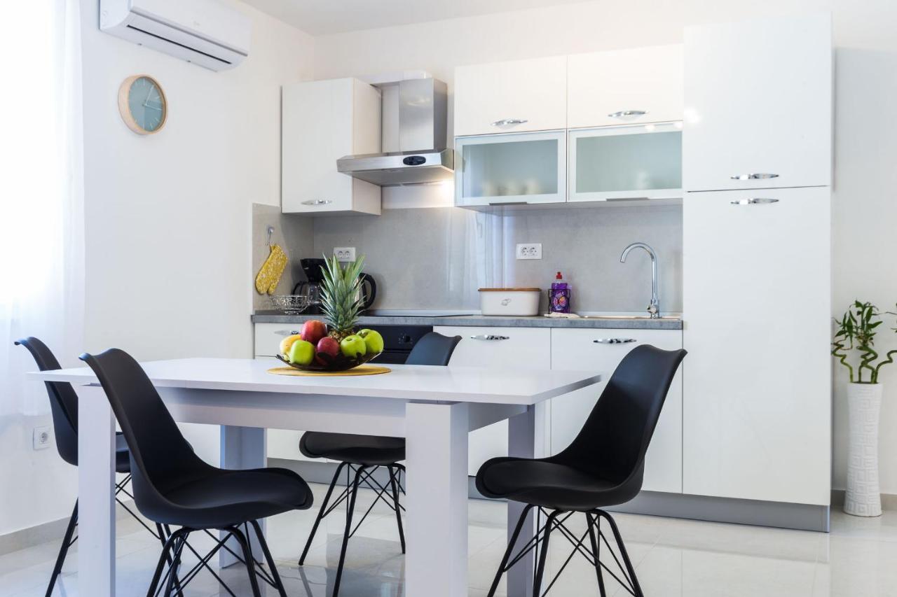 Petra Modern Apartment With Free Parking And Bbq Zadar Bagian luar foto