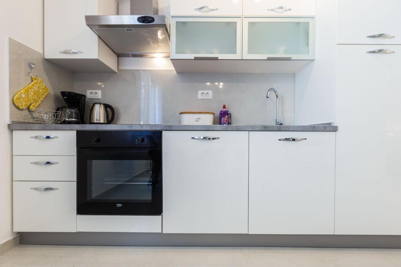 Petra Modern Apartment With Free Parking And Bbq Zadar Bagian luar foto