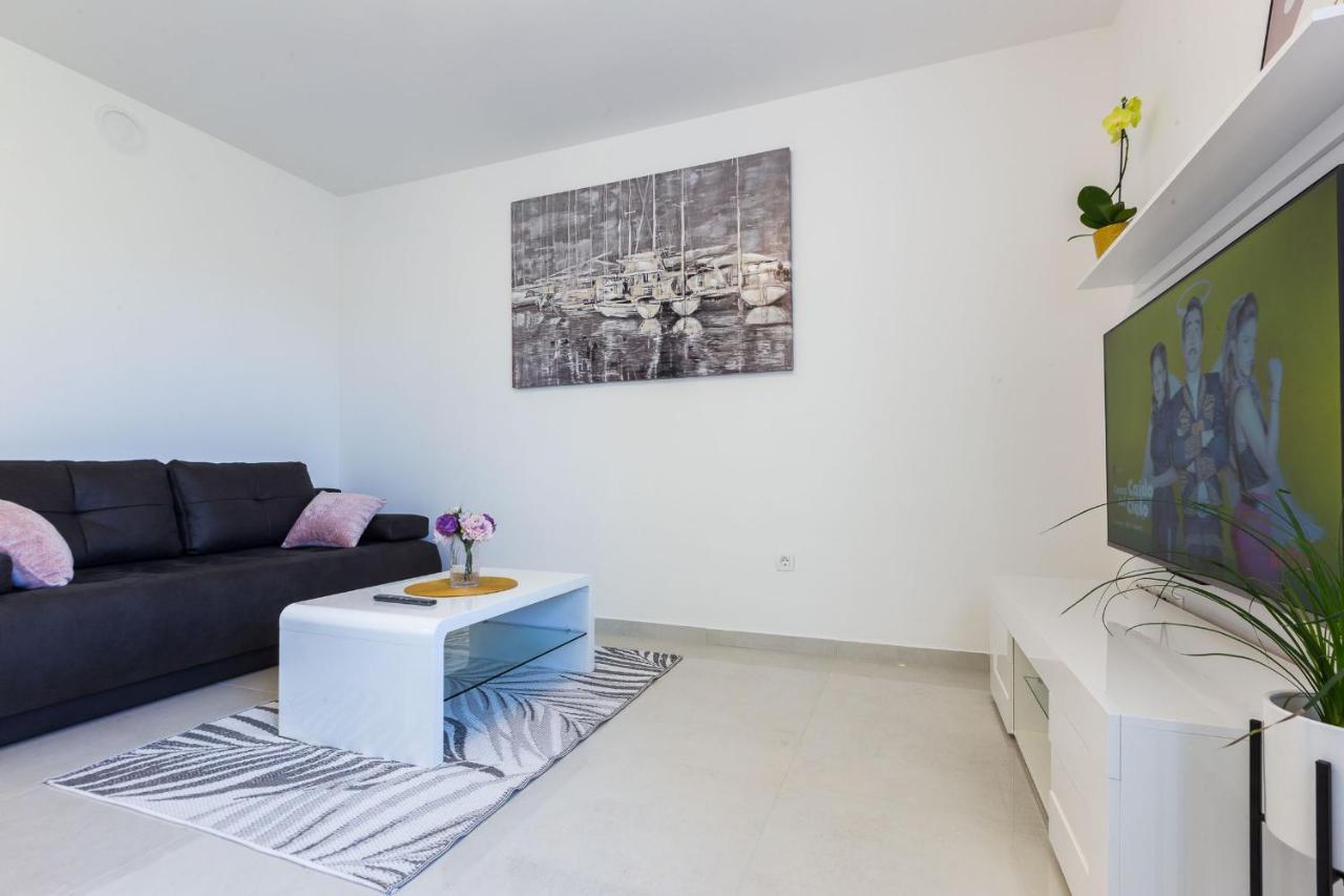 Petra Modern Apartment With Free Parking And Bbq Zadar Bagian luar foto