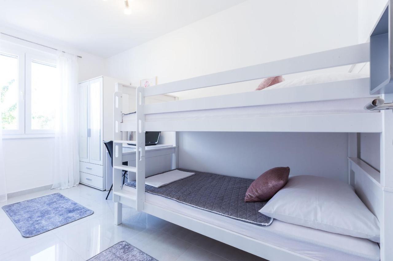 Petra Modern Apartment With Free Parking And Bbq Zadar Bagian luar foto
