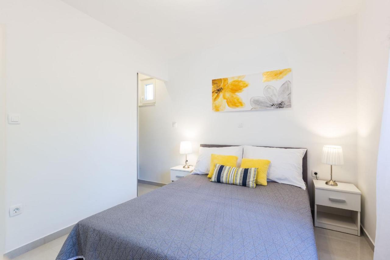 Petra Modern Apartment With Free Parking And Bbq Zadar Bagian luar foto