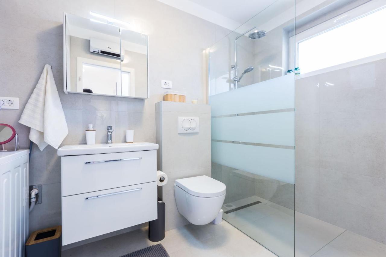 Petra Modern Apartment With Free Parking And Bbq Zadar Bagian luar foto