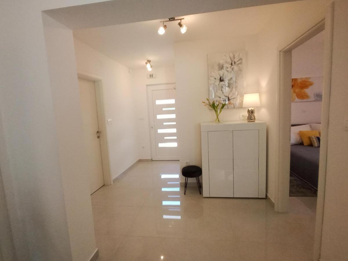 Petra Modern Apartment With Free Parking And Bbq Zadar Bagian luar foto